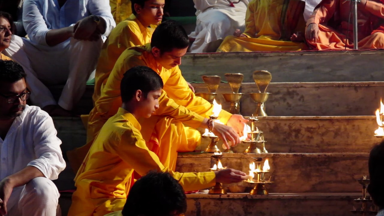 Puja at the Ganges India - God Dieux Photography